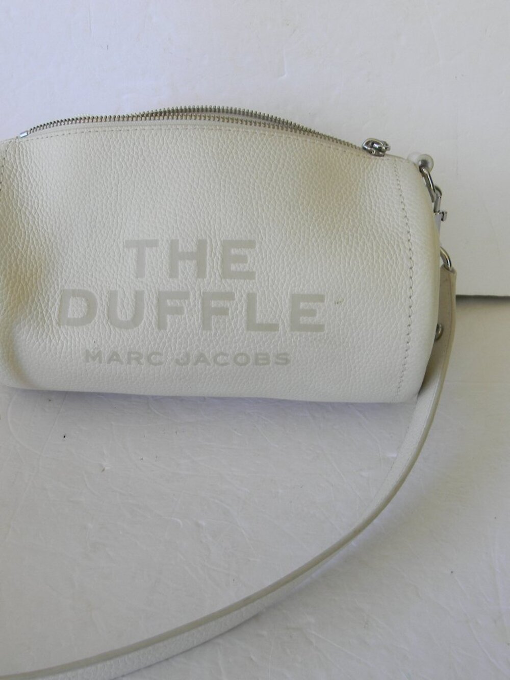 MARC JACOBS THE DUFFLE WHITE PEBBLE LEATHER CROSSBODY BAG